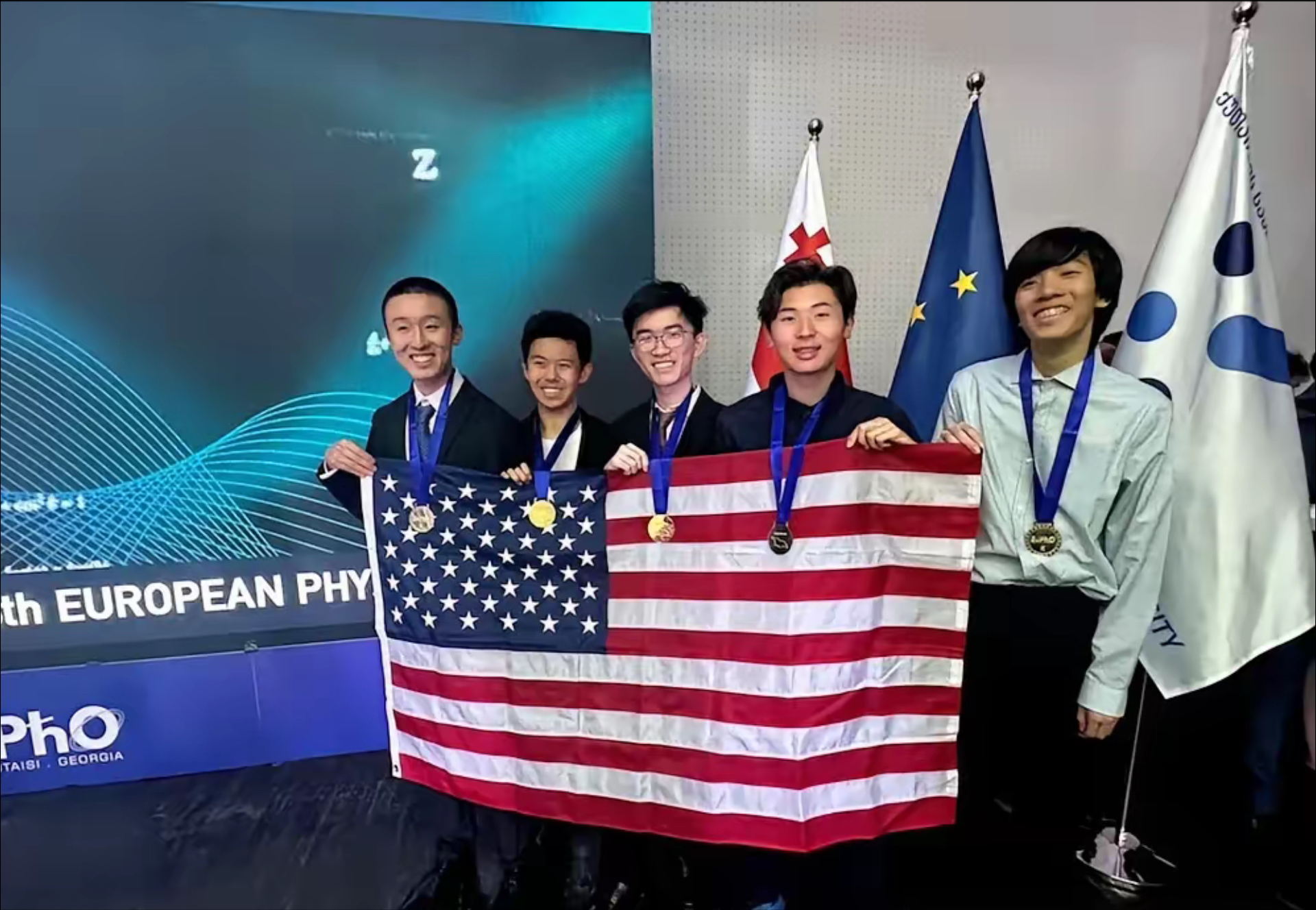 美国队喜迎复赛胜利，成功杀进强